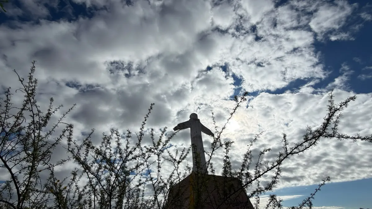 Cristo de Curiel: el guardián que marca la frontera entre la ciudad y el desierto