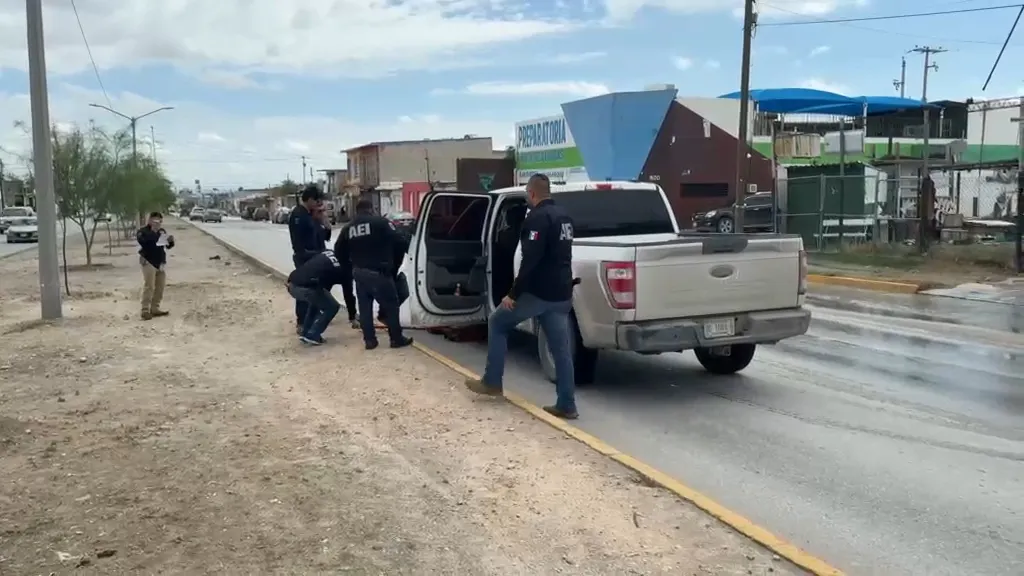 Chocan patrulla de FGE y unidad de Guardia Nacional en bulevar Zaragoza