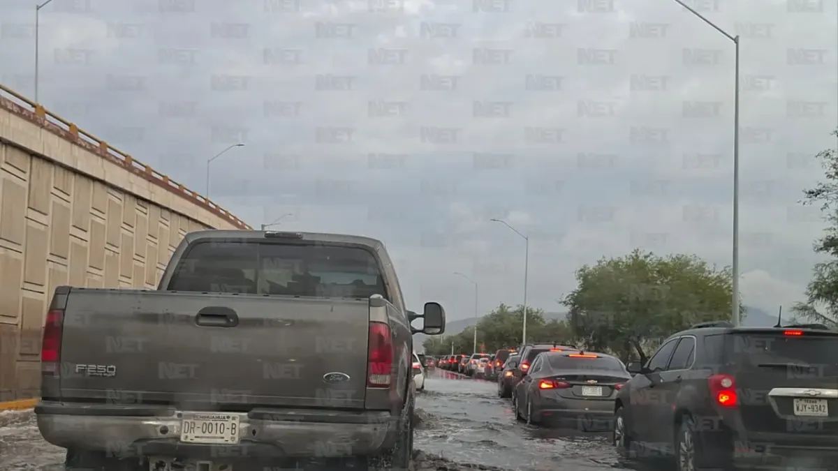 Lluvias dejan encharcamientos en Juárez; piden manejar con precaución