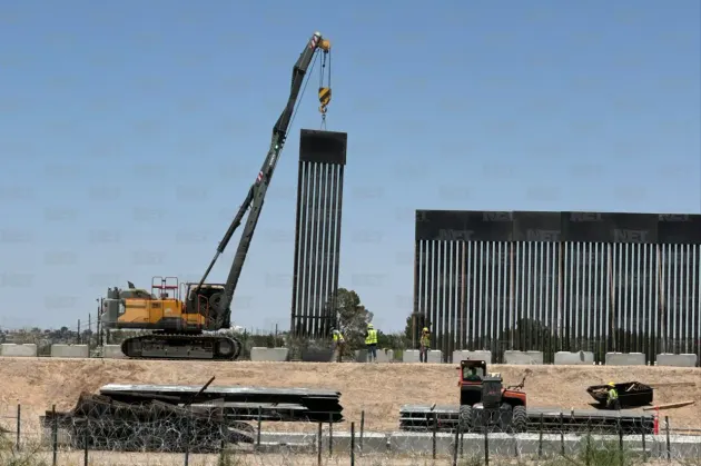 Avanza construcción del 'muro negro' de EU visible desde Juan Pablo II