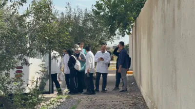 Rescatan en troca a vecinos varados por inundación en Natura II