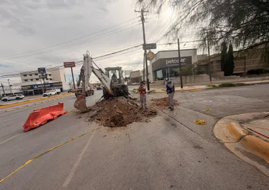 Cierran parcialmente la Paseo Triunfo por reparación de hundimiento