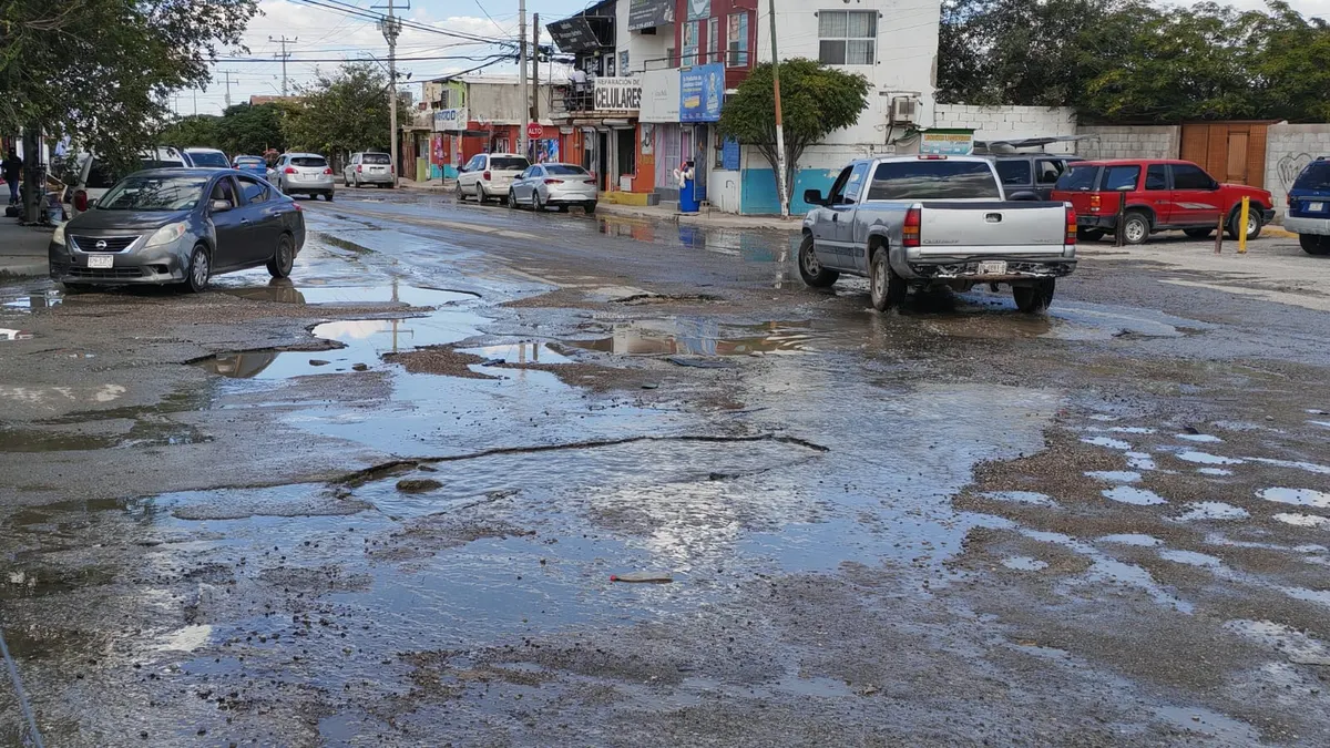 Piden vecinos de Eco 2000 reparación de calles afectadas por fuga de agua