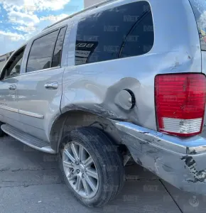 Carambola en Gómez Morín deja daños materiales y un motociclista lesionado
