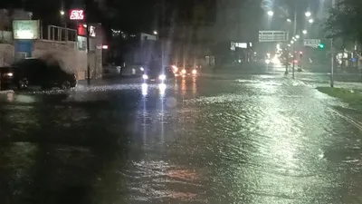 Lluvias arrastran cinco vehículos y dejan 18 varados en Chihuahua