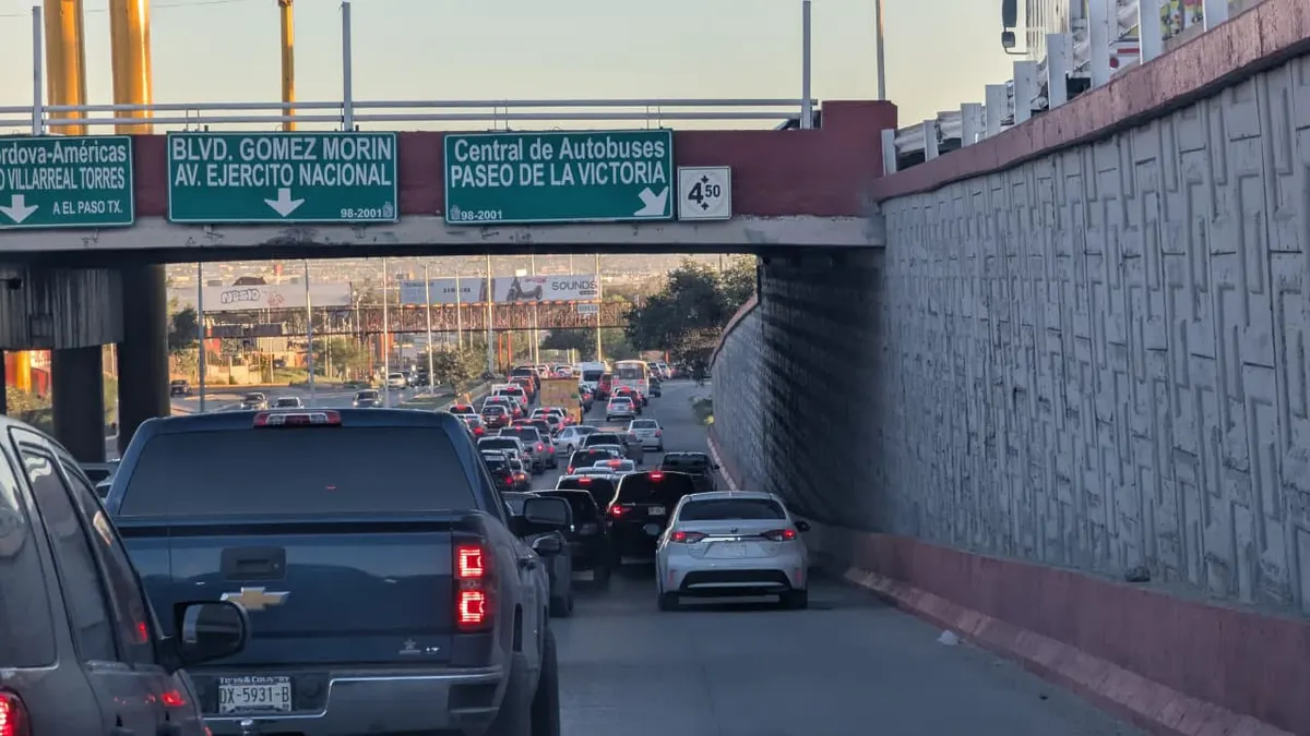 Reportan tráfico intenso en varias avenidas; tiempos de traslado aumentan hasta 50%