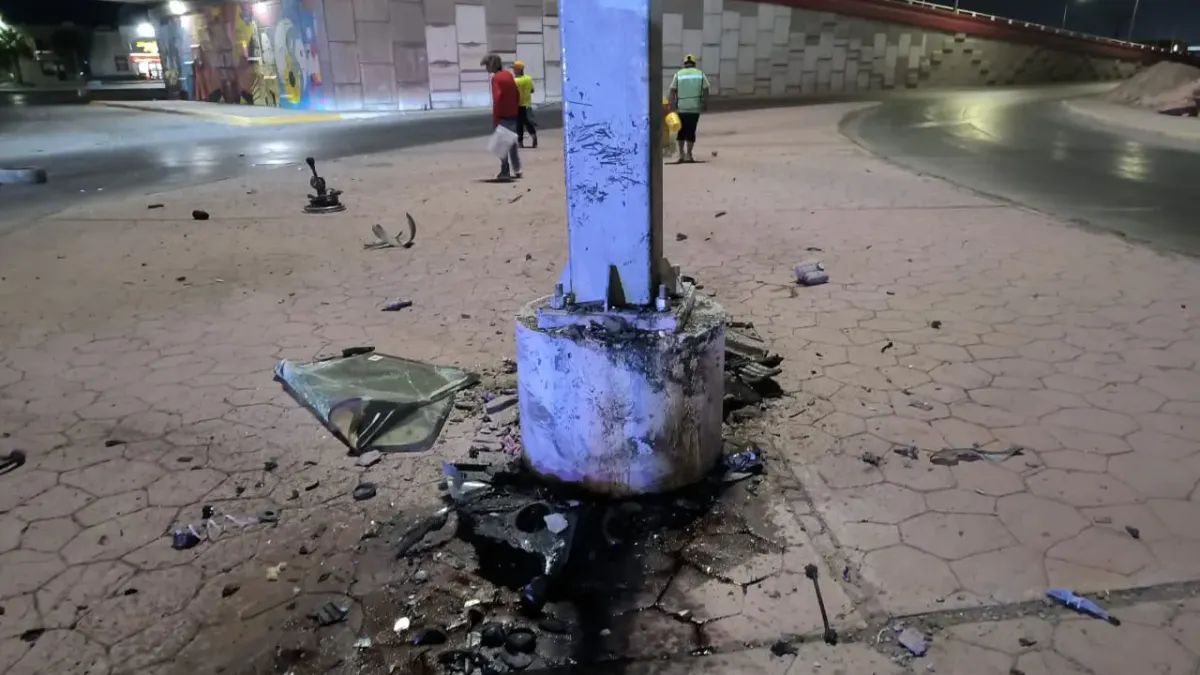Choca contra poste de cámara Centinela y acompañante resulta lesionada