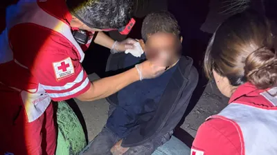 Golpean entre seis a hombre de 44 años y lo apuñalan en la Olivia Espinoza
