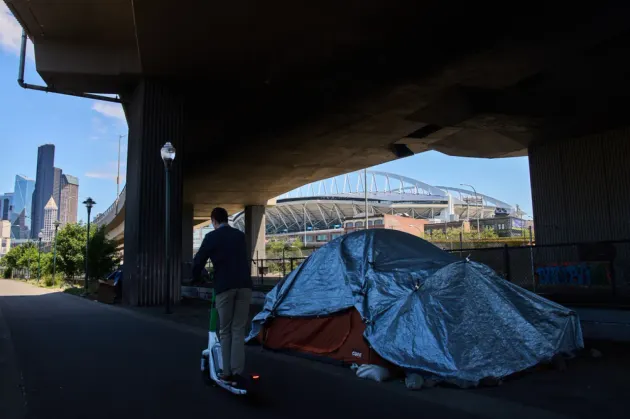 Exhibe Mundial 2026 crisis de personas sin hogar en ciudades sede de EU