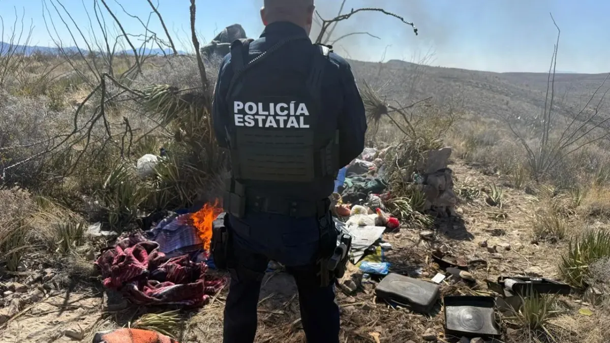 Hallan vehículos calcinados y campamento clandestino en Ojinaga