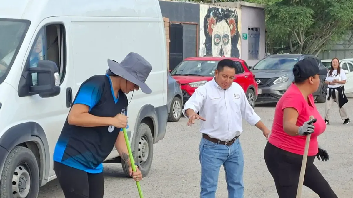 Retira 'Juárez Amanece Limpio' toneladas de basura en colonias del suroriente