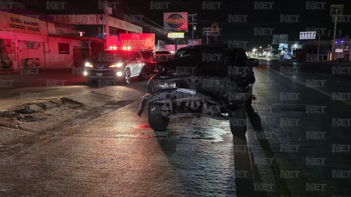Choque entre pickup y camioneta deja un herido en avenida Waterfill