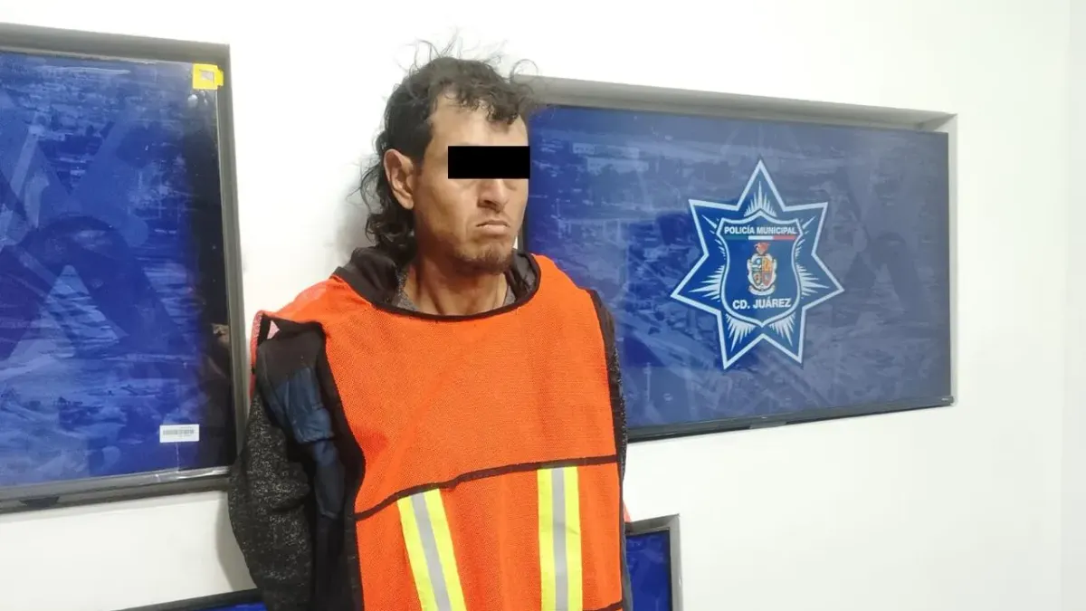 Detienen a hombre armado acusado por asaltar a transeúntes
