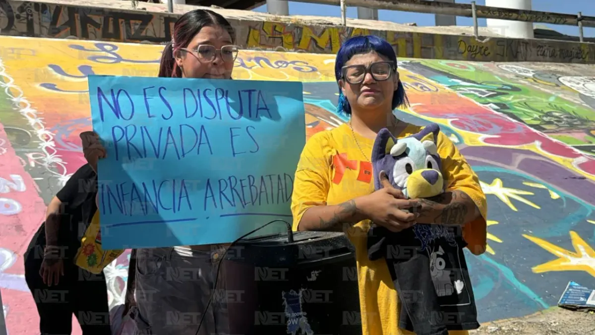 Protesta madre bajo el puente Santa Fe; lleva 8 meses sin ver a su hijo