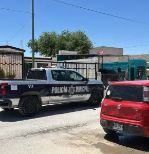 Halla trabajador extremidad humana durante excavación en vivienda