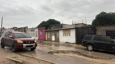 Lluvias provocan socavones en vialidad de Águilas de Zaragoza