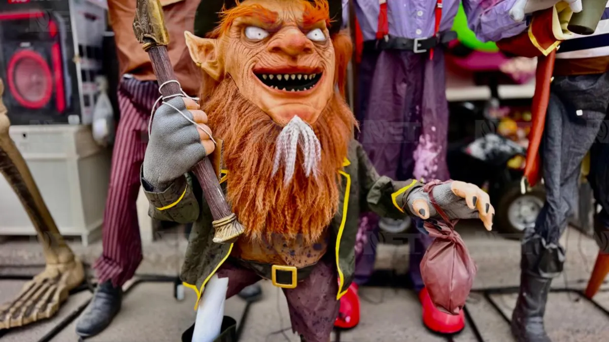Venden animatronics gigantes para decorar casas por Halloween en Juárez