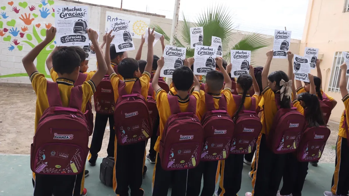 Retrasan lluvias entrega de mochilas y loncheras escolares en Juárez