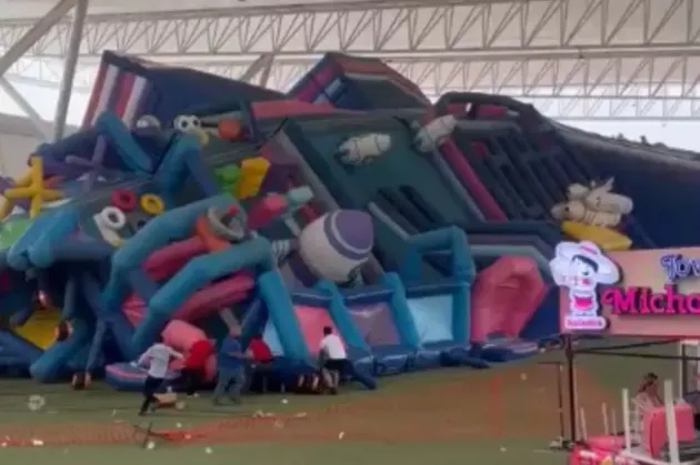Ráfaga de viento levanta inflable y deja 10 niños lesionados en Torreón