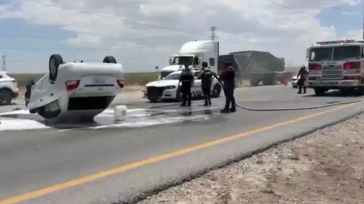 Mujer resulta lesionada tras volcadura en la carretera Panamericana