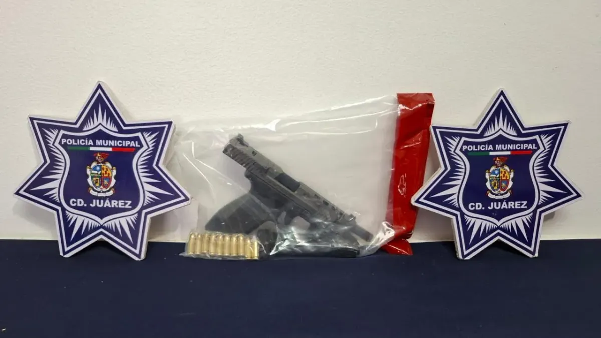 Detienen a motociclista con pistola abastecida en Lomas del Valle