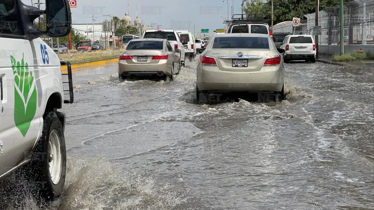 Persisten encharcamientos en el eje vial Juan Gabriel tras lluvias pasadas
