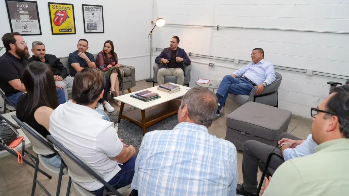 Reúne Jáuregui a empresarios de Chihuahua para hablar de economía y servicios