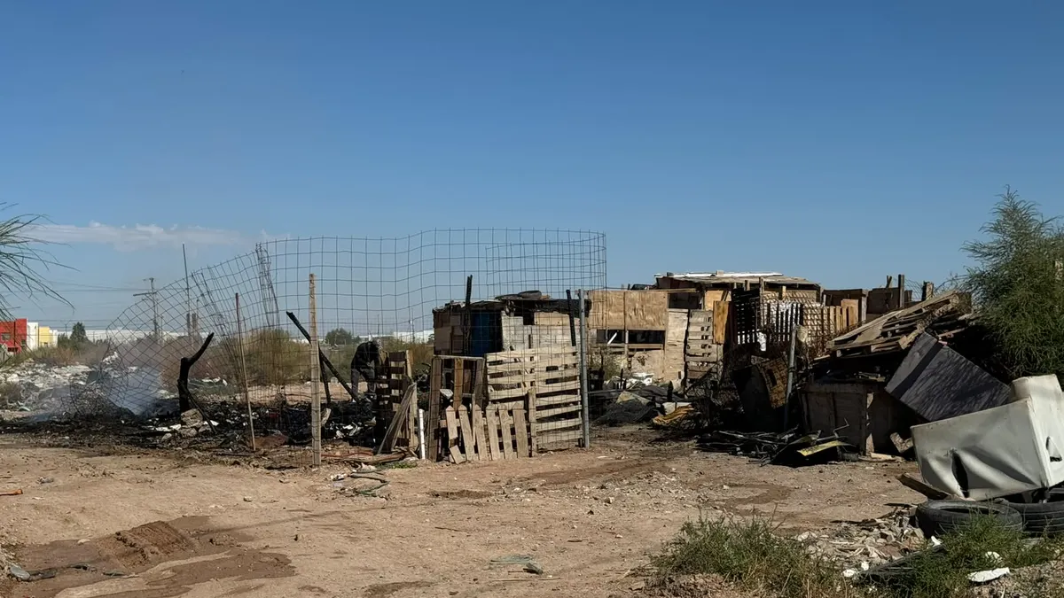 Incendio consume vivienda de madera en fraccionamiento Alborada