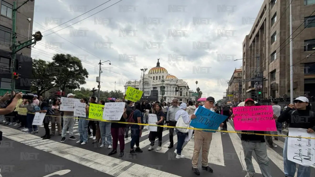 Comerciantes protestan por vallas en el Centro Histórico de la CDMX
