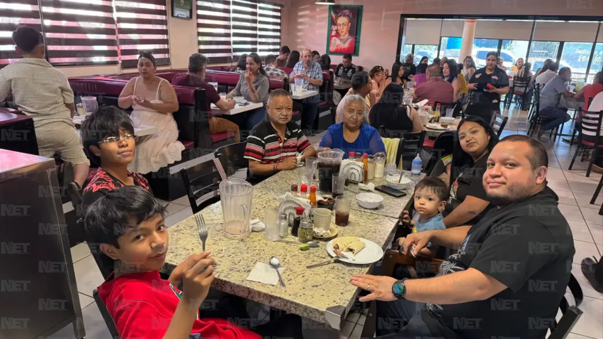 Familias celebran el Día del Padre en restaurantes de Ciudad Juárez
