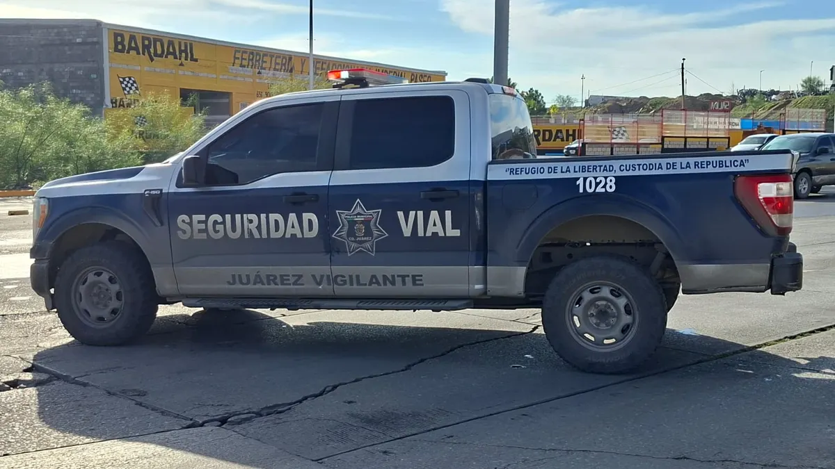 Despliegan operativo para drenar paso a desnivel inundado en Las Torres