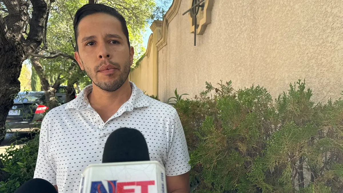 Bomberos desaguan calles y viviendas inundadas en Gardeno Residencial