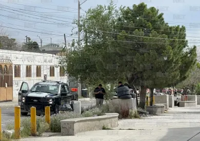 Hallan a hombre asesinado envuelto en cobijas en la colonia Azteca