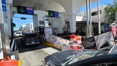 Protestan en puente Santa Fe por caso de crematorio Plenitud