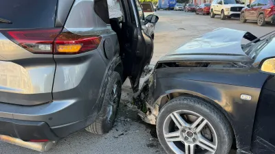 Chocan Audi y Nissan en Vicente Guerrero; hay una mujer y dos menores lesionados