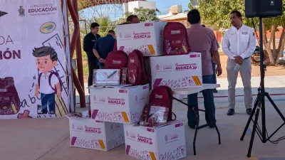 Entrega alcalde domo y kits escolares en primaria del suroriente