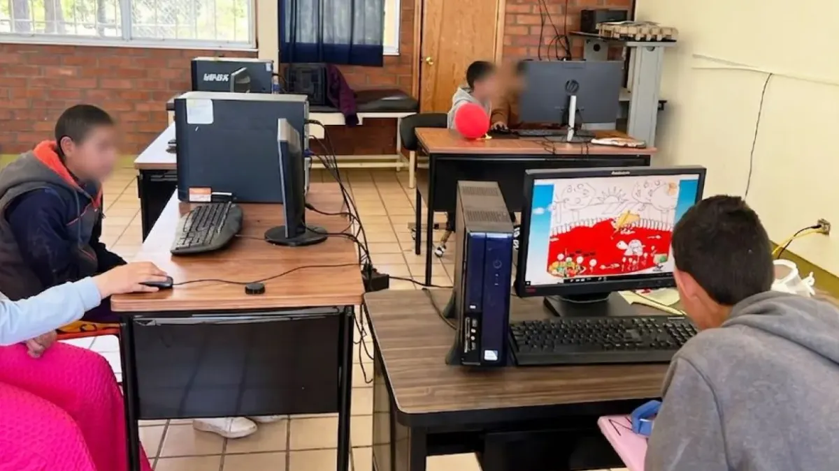 Entrega SEyD apoyos y computadoras en la Sierra Tarahumara