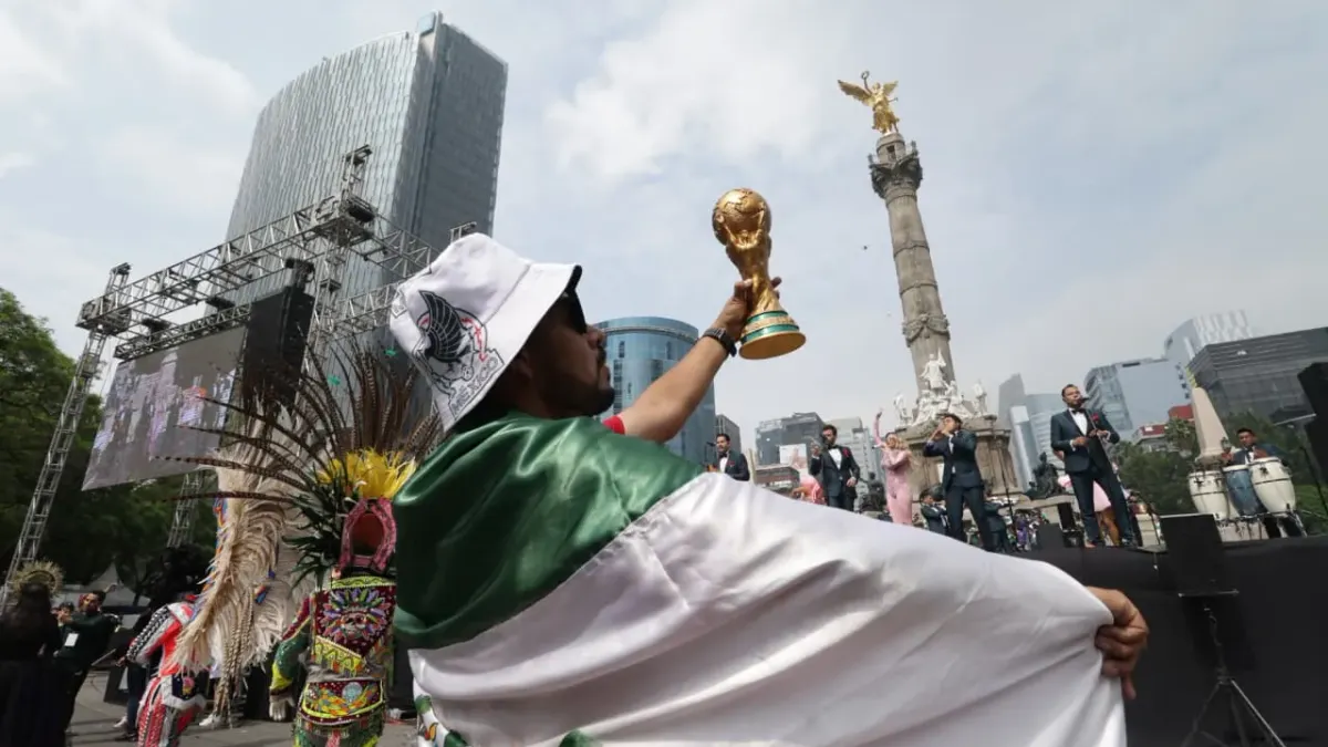 Busca CDMX récord Guinness con masiva ola humana en Paseo de la Reforma