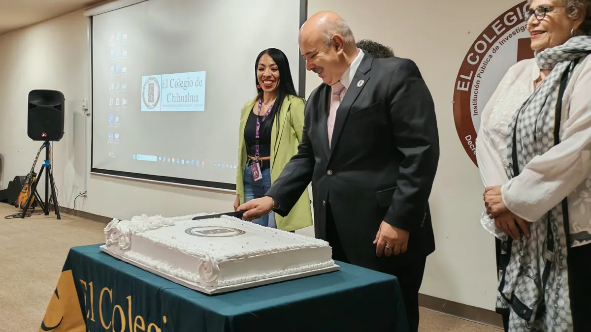 Conmemora El Colegio de Chihuahua 21 años con jornada de tanatología en Juárez