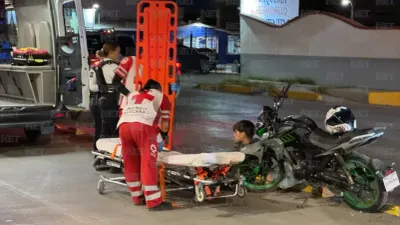 Motociclista lesionado tras corte de paso frente al Motel La Villita
