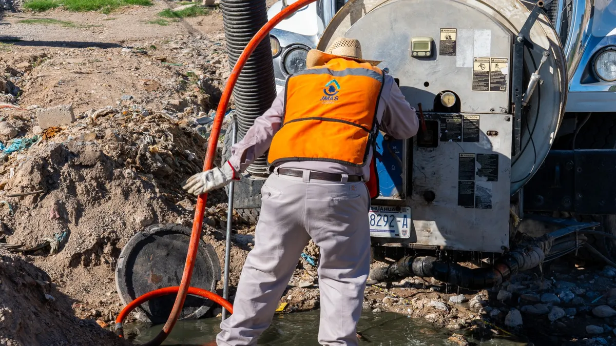 Repara JMAS drenaje en colonia Aztecas para evitar inundaciones