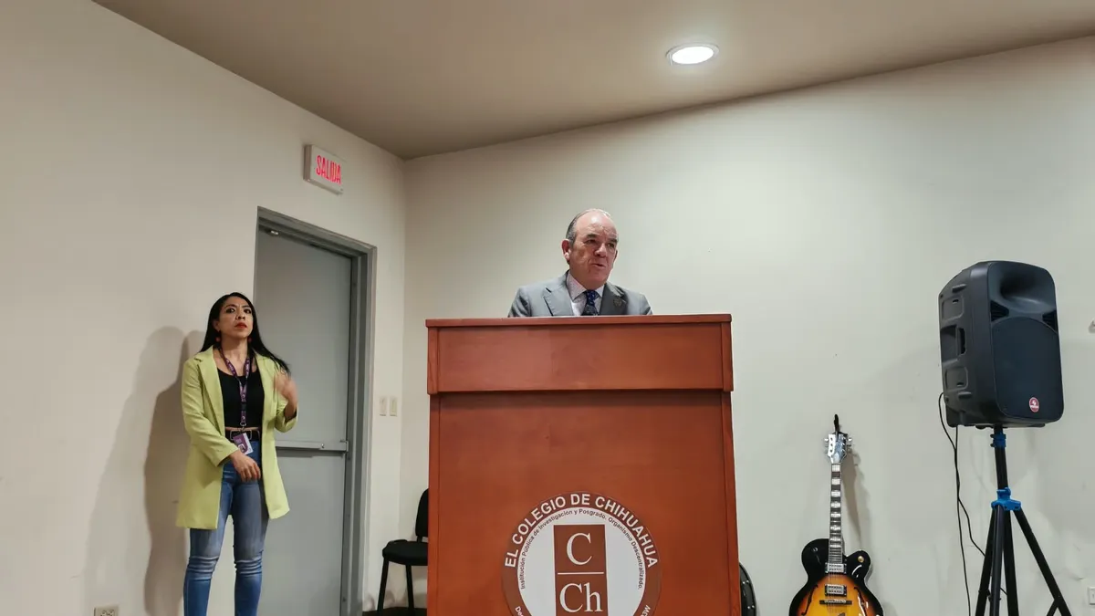 Conmemora El Colegio de Chihuahua 21 años con jornada de tanatología en Juárez