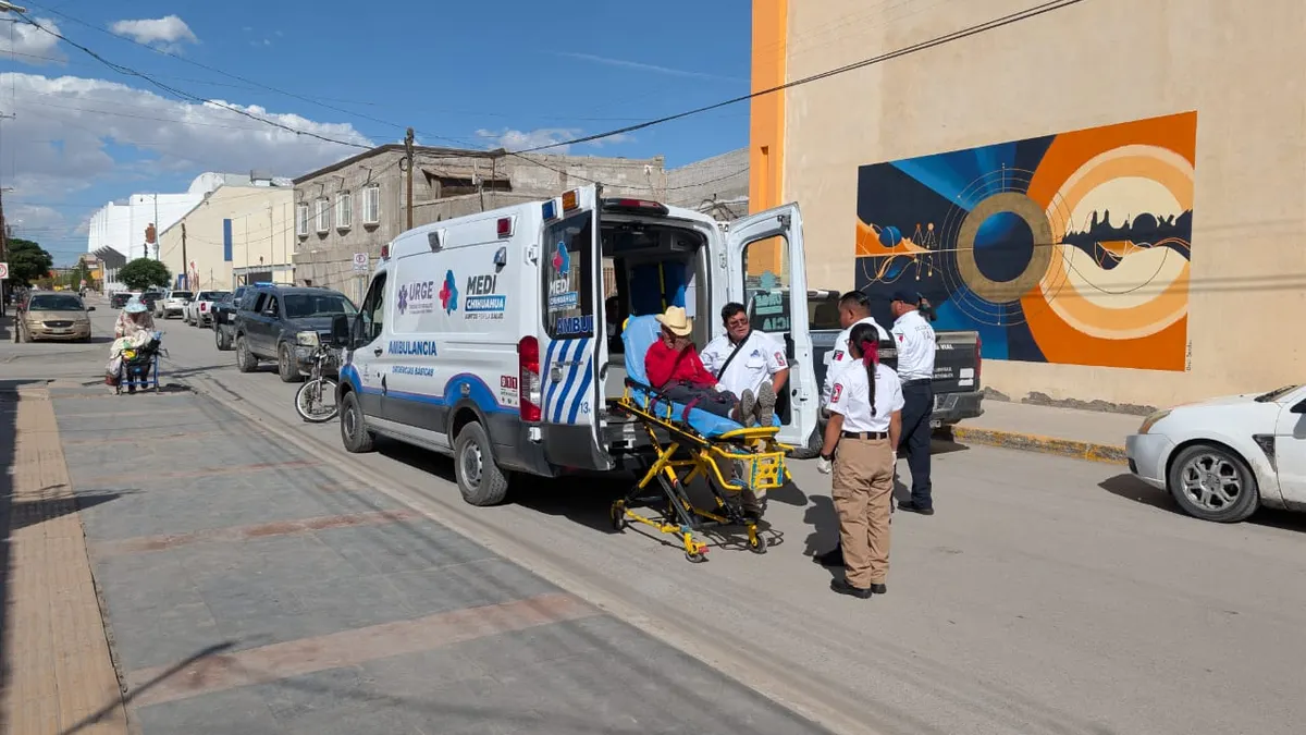 Atropella camioneta a ciclista de la tercera edad en el Centro