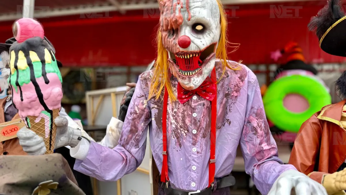 Venden animatronics gigantes para decorar casas por Halloween en Juárez