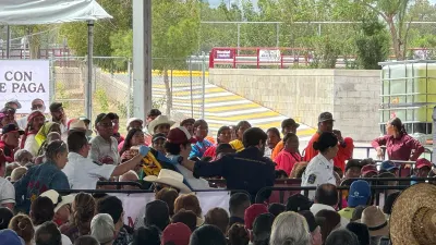 Sheinbaum pausa discurso en Juárez por desvanecimiento de asistente