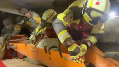 Rescata Ejército Mexicano a niño atrapado tras sismos en Venezuela