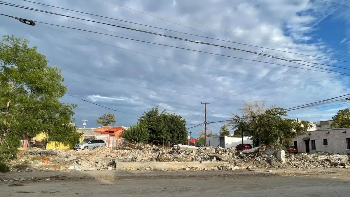 Concluye demolición de finca donde tiraban basura y cadáveres en El Barreal