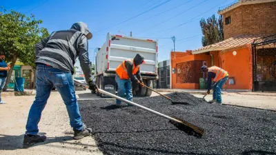 Bachea JMAS calle Parque de los Recuerdos tras reparar hundimiento de drenaje