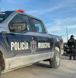 Trasladan a mujer lesionada luego de ataque en gasolinera del suroriente