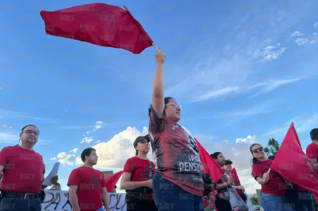 Marchan docentes en Juárez: Exigen mejores condiciones laborales